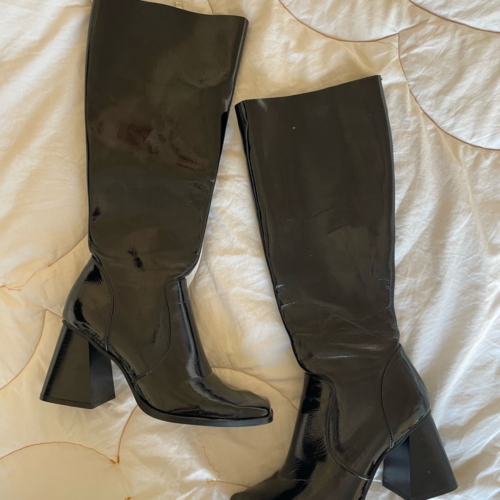 Black tall heeled boots